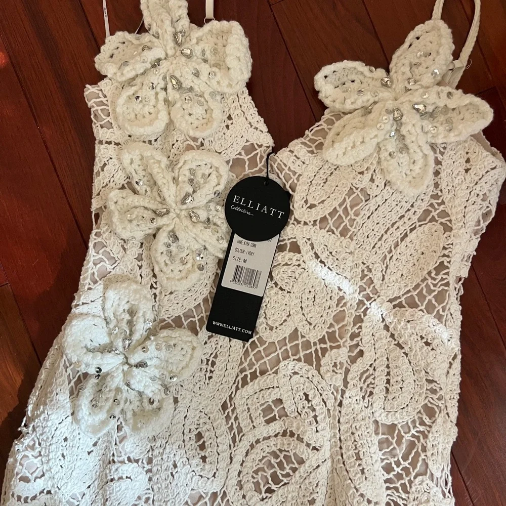 Elliatt White Lace Maxi Dress - Picture 3 of 9